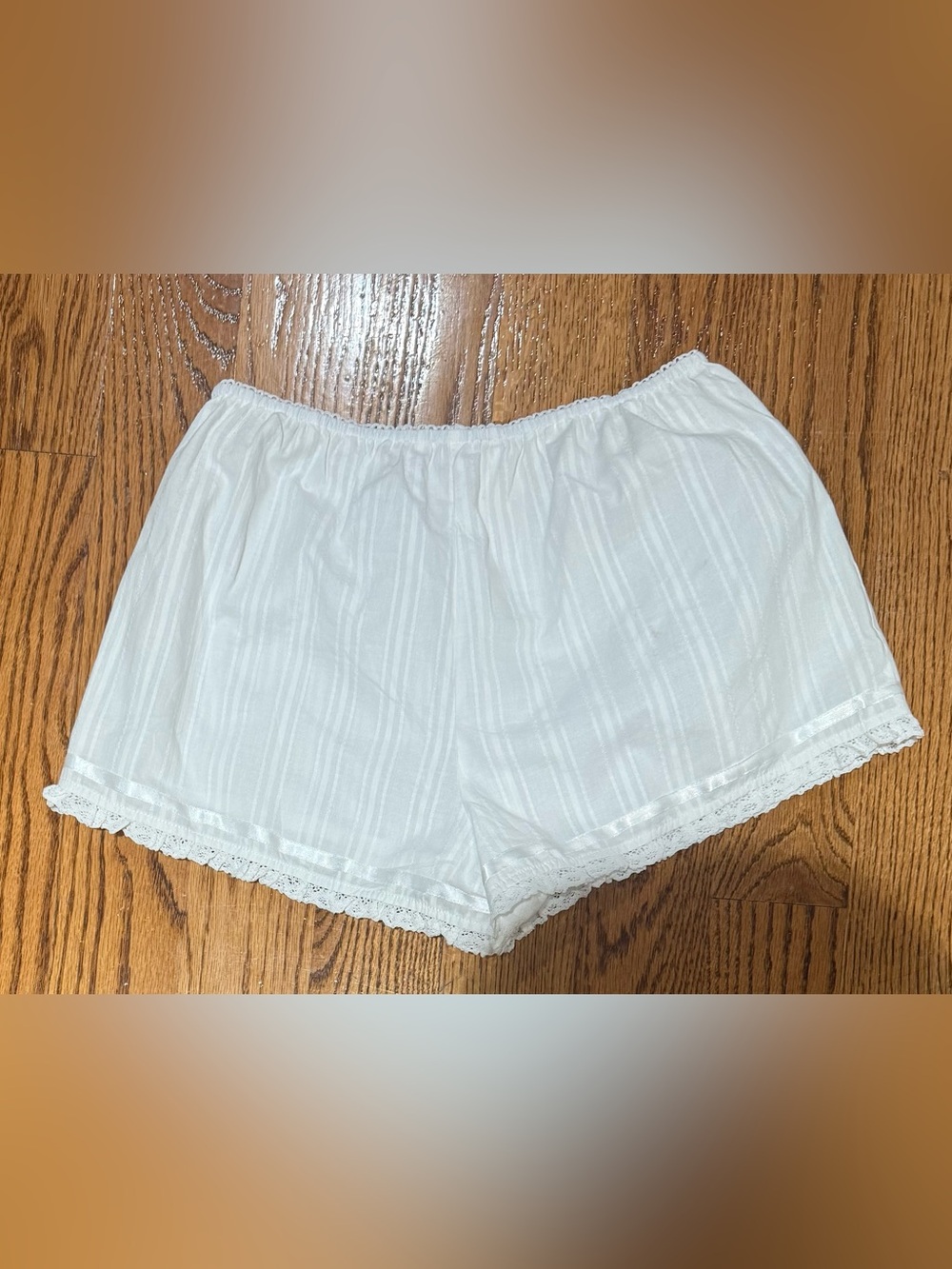 Amazon Women's White Lace-Trim Sleep Shorts brand new never worn